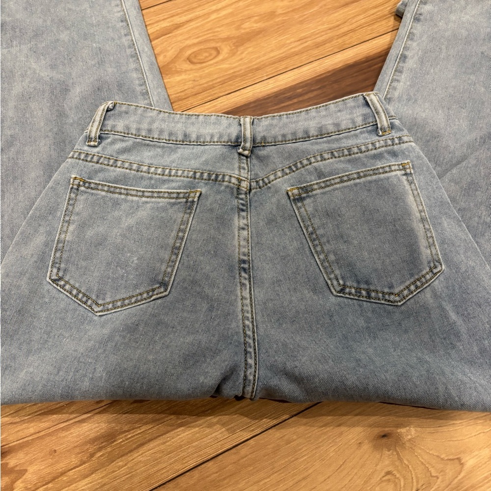 Women’s Petite Wide Leg Distressed Jeans - Picture 5 of 5
